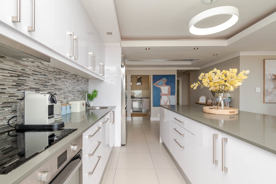 To Let 2 Bedroom Property for Rent in Green Point Western Cape